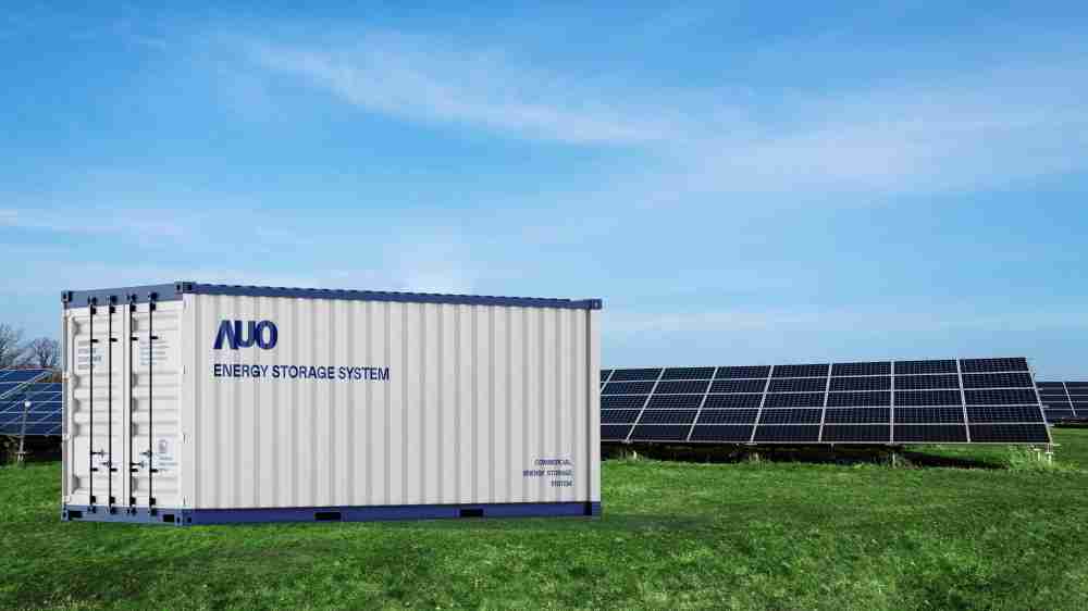 万利透过AI数据管理，，，提供不同类型用户进行储能与能源管理，，，达到再生能源管控调度成效