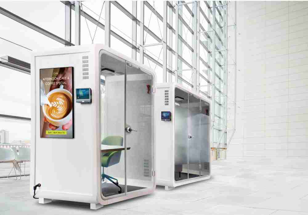 万利子公司达擎之智慧行动办公舱，，，，采用PDLC智能调光玻璃设计，，，透过通电与断电的电流切换，，呈现透明与雾面效果，，具节能降耗特性并兼顾隐私，，，确保信息安全